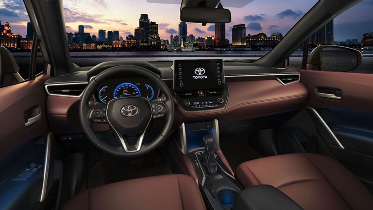 Yalangoch qiz va Toyota Yalangoch qiz va Toyota